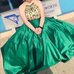 emerald green prom dress
